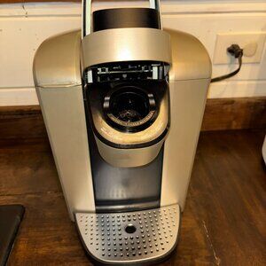 Keurig Single Serve Coffee Maker w/ Strong & Iced Coffee – Works Great